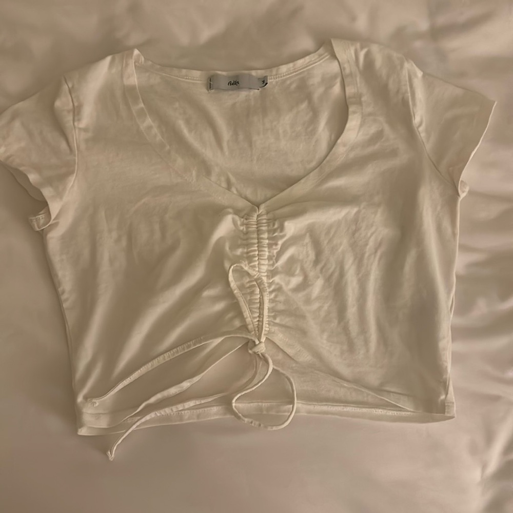 White cropped tee